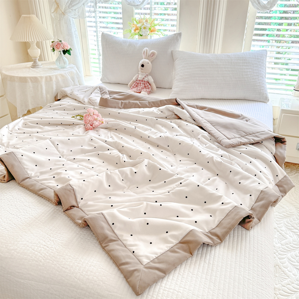 91家纺网 家纺一手货源 找家纺 优贝家纺 2026新款水洗棉云朵棉双层纱手包边抗菌夏凉被空调被 被子被芯 奶咖波点