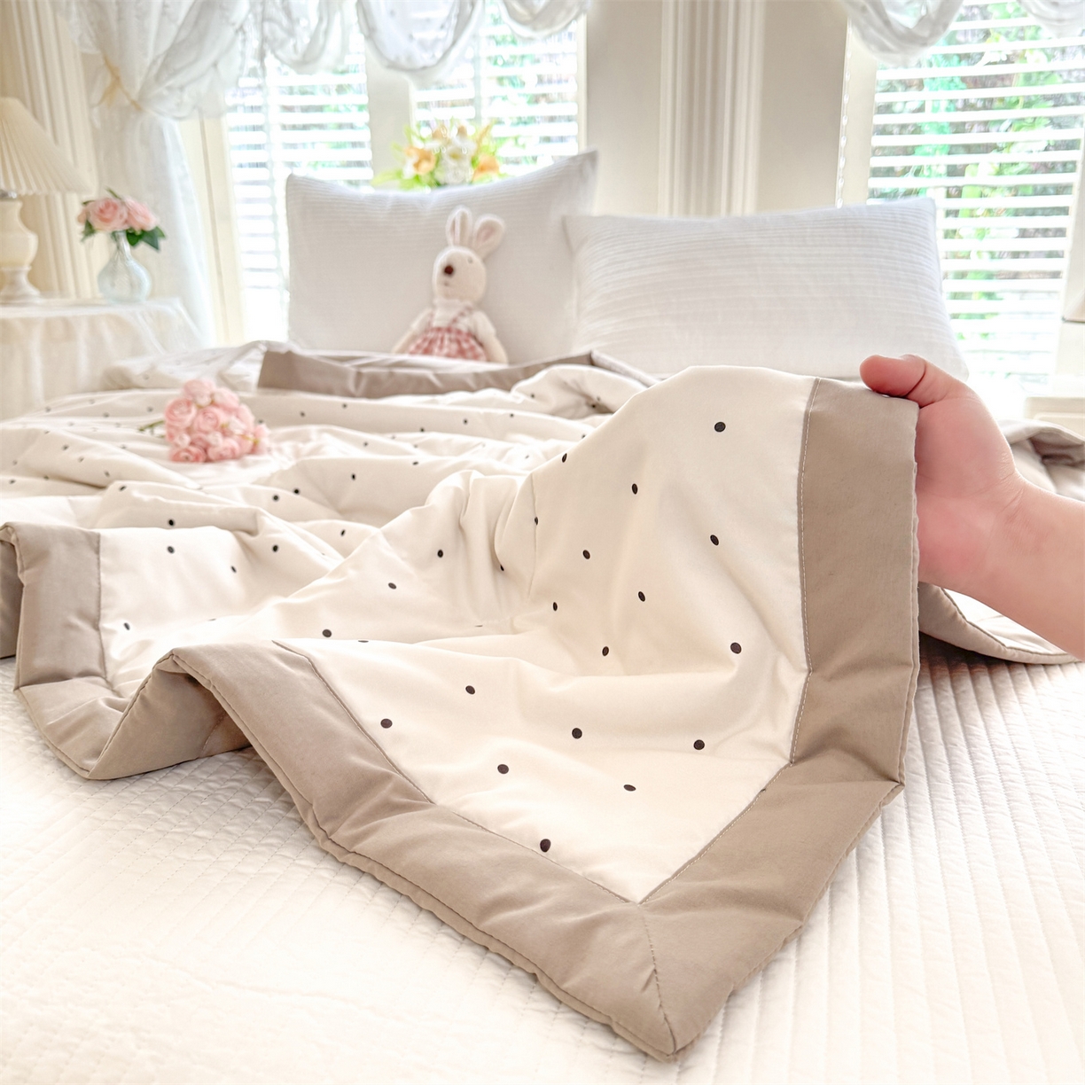 91家纺网 家纺一手货源 找家纺 优贝家纺 2026新款水洗棉云朵棉双层纱手包边抗菌夏凉被空调被 被子被芯 奶咖波点