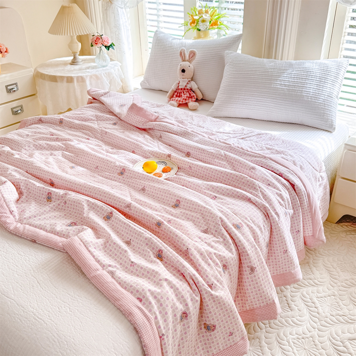 91家纺网 家纺一手货源 找家纺 优贝家纺 2026新款水洗棉云朵棉双层纱手包边抗菌夏凉被空调被 被子被芯 春日萌兔