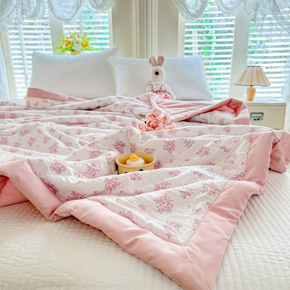 91家纺网 家纺一手货源 找家纺 优贝家纺 2026新款水洗棉云朵棉双层纱手包边抗菌夏凉被空调被 被子被芯 花间梦