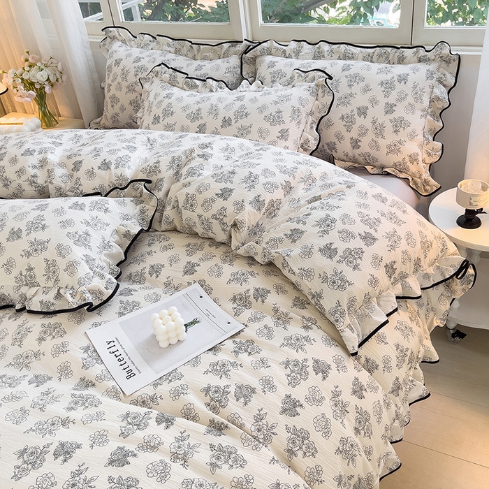 91家纺网 家纺一手货源 找家纺 绘萱家居 2026直播爆款云感皱皱纱双层纱皱皱棉花边四件套印花水洗棉 赫本