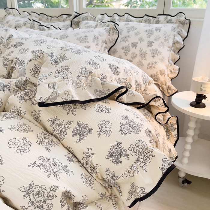 91家纺网 家纺一手货源 找家纺 绘萱家居 2026直播爆款云感皱皱纱双层纱皱皱棉花边四件套印花水洗棉 赫本