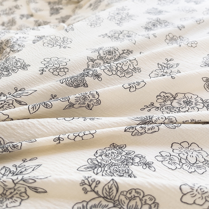 91家纺网 家纺一手货源 找家纺 绘萱家居 2026直播爆款云感皱皱纱双层纱皱皱棉花边四件套印花水洗棉 赫本