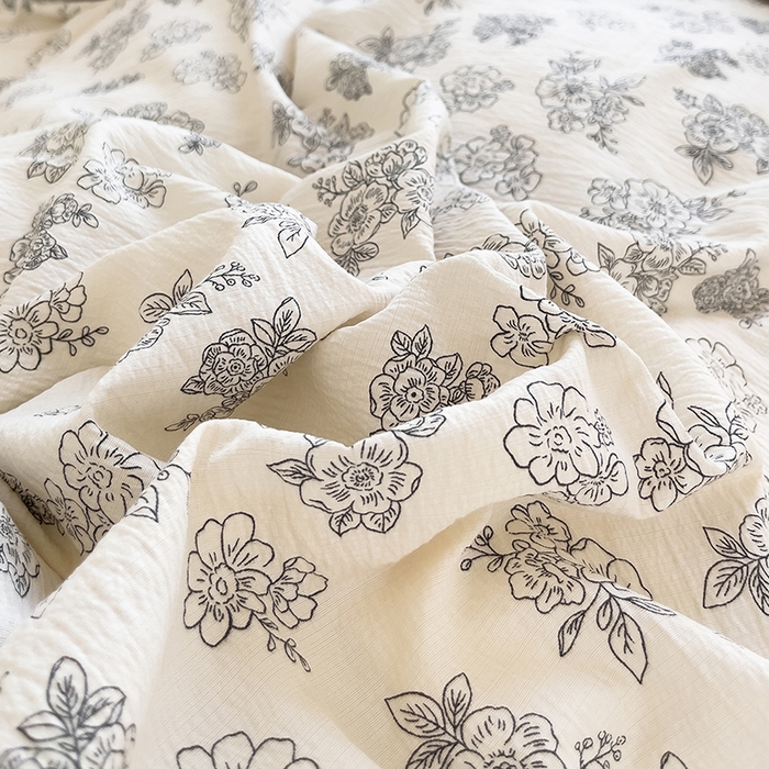 91家纺网 家纺一手货源 找家纺 绘萱家居 2026直播爆款云感皱皱纱双层纱皱皱棉花边四件套印花水洗棉 赫本