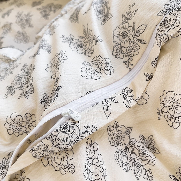 91家纺网 家纺一手货源 找家纺 绘萱家居 2026直播爆款云感皱皱纱双层纱皱皱棉花边四件套印花水洗棉 赫本