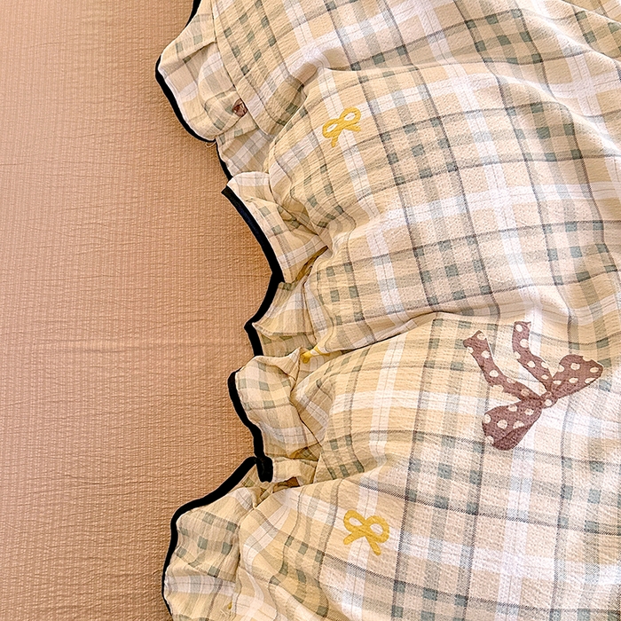 91家纺网 家纺一手货源 找家纺 绘萱家居 2026直播爆款云感皱皱纱双层纱皱皱棉花边四件套印花水洗棉 蝴蝶结-咖