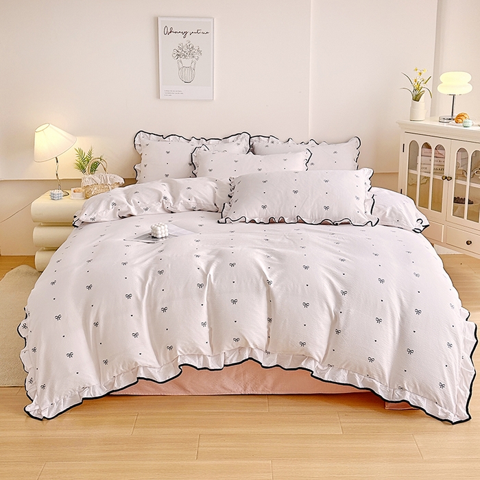 91家纺网 家纺一手货源 找家纺 绘萱家居 2026直播爆款云感皱皱纱双层纱皱皱棉花边四件套印花水洗棉 蝴蝶恋-粉