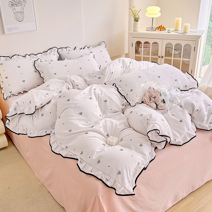 91家纺网 家纺一手货源 找家纺 绘萱家居 2026直播爆款云感皱皱纱双层纱皱皱棉花边四件套印花水洗棉 蝴蝶恋-粉