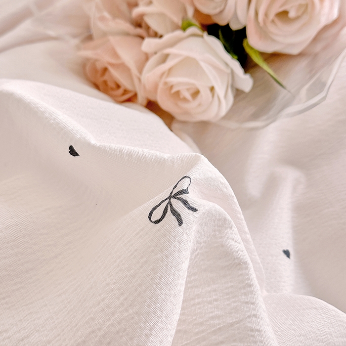 91家纺网 家纺一手货源 找家纺 绘萱家居 2026直播爆款云感皱皱纱双层纱皱皱棉花边四件套印花水洗棉 蝴蝶恋-粉