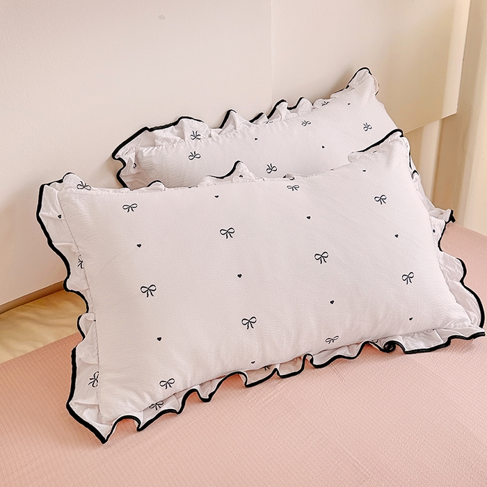 91家纺网 家纺一手货源 找家纺 绘萱家居 2026直播爆款云感皱皱纱双层纱皱皱棉花边四件套印花水洗棉 蝴蝶恋-粉