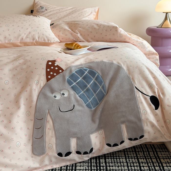 91家纺网 家纺一手货源 找家纺 （总）卡姿家纺 2026春夏全棉萌趣气质大贴布系列四件套— 第二季