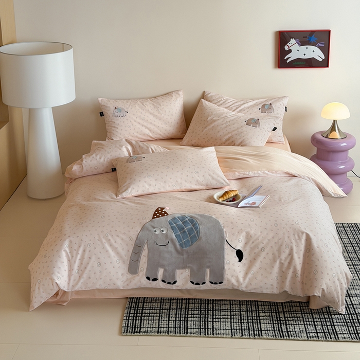 91家纺网 家纺一手货源 找家纺 卡姿家纺 2026春夏全棉萌趣气质大贴布系列四件套— 第二季 大象图图