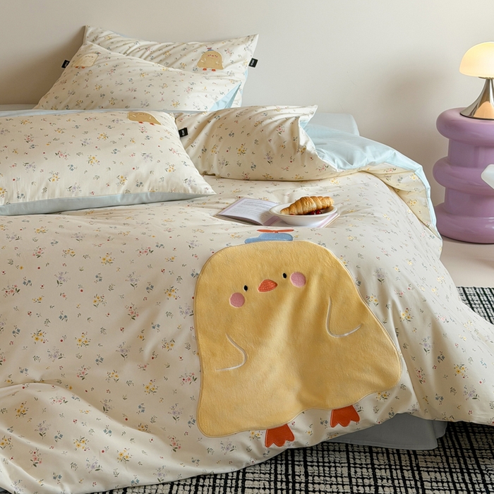 91家纺网 家纺一手货源 找家纺 卡姿家纺 2026春夏全棉萌趣气质大贴布系列四件套— 第二季 小萌鸡