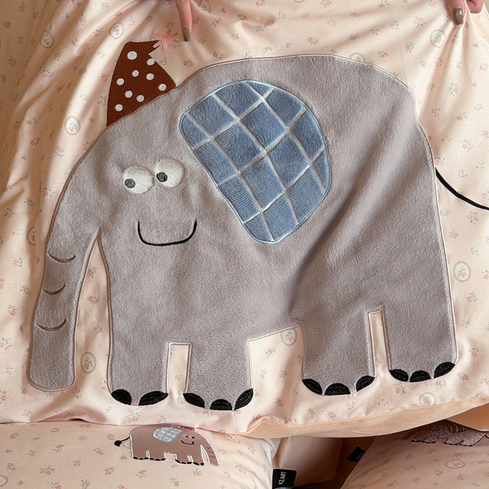 91家纺网 家纺一手货源 找家纺 卡姿家纺 2026春夏全棉萌趣气质大贴布系列四件套— 第二季 大象图图