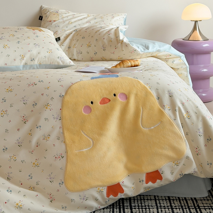 91家纺网 家纺一手货源 找家纺 卡姿家纺 2026春夏全棉萌趣气质大贴布系列四件套— 第二季 小萌鸡