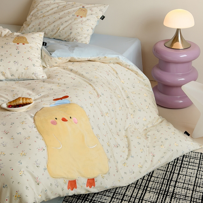 91家纺网 家纺一手货源 找家纺 卡姿家纺 2026春夏全棉萌趣气质大贴布系列四件套— 第二季 小萌鸡