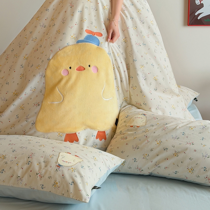 91家纺网 家纺一手货源 找家纺 卡姿家纺 2026春夏全棉萌趣气质大贴布系列四件套— 第二季 小萌鸡