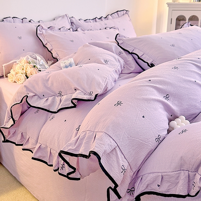 91家纺网 家纺一手货源 找家纺 绘萱家居 2026直播爆款云感皱皱纱双层纱皱皱棉花边四件套印花水洗棉 蝴蝶恋-紫