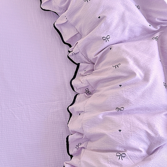 91家纺网 家纺一手货源 找家纺 绘萱家居 2026直播爆款云感皱皱纱双层纱皱皱棉花边四件套印花水洗棉 蝴蝶恋-紫