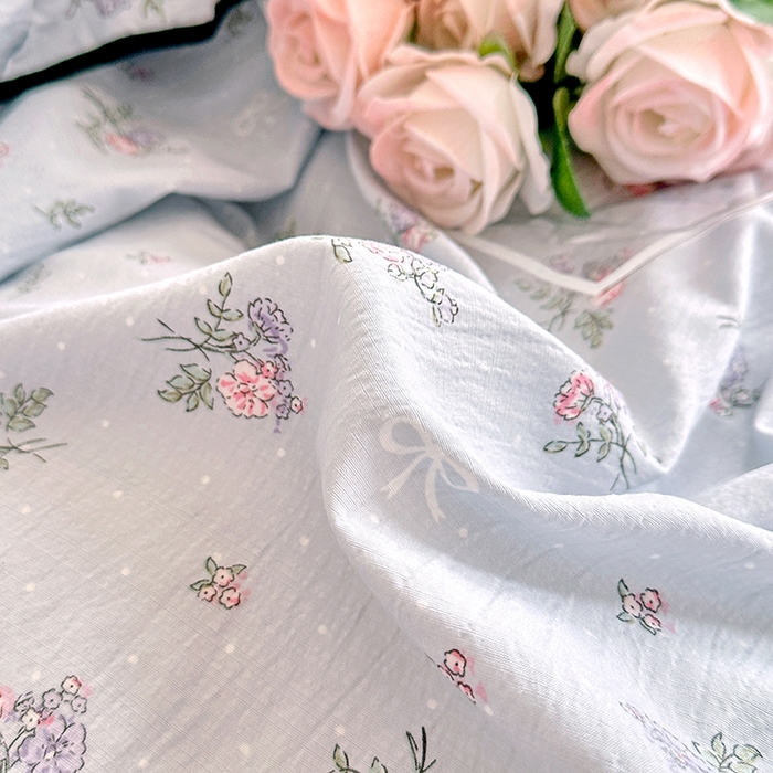 91家纺网 家纺一手货源 找家纺 绘萱家居 2026直播爆款云感皱皱纱双层纱皱皱棉花边四件套印花水洗棉 花初梦