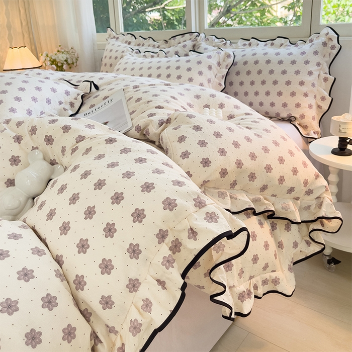 91家纺网 家纺一手货源 找家纺 绘萱家居 2026直播爆款云感皱皱纱双层纱皱皱棉花边四件套印花水洗棉 花禧-紫