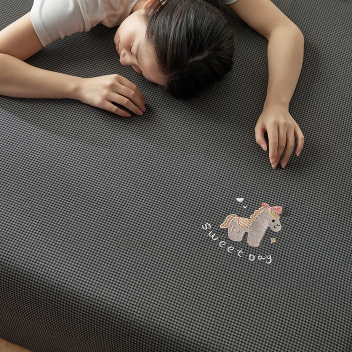 91家纺网 家纺一手货源 找家纺 （总）卡姿家纺 2026春夏全棉色织水洗棉文艺时尚床笠三件套