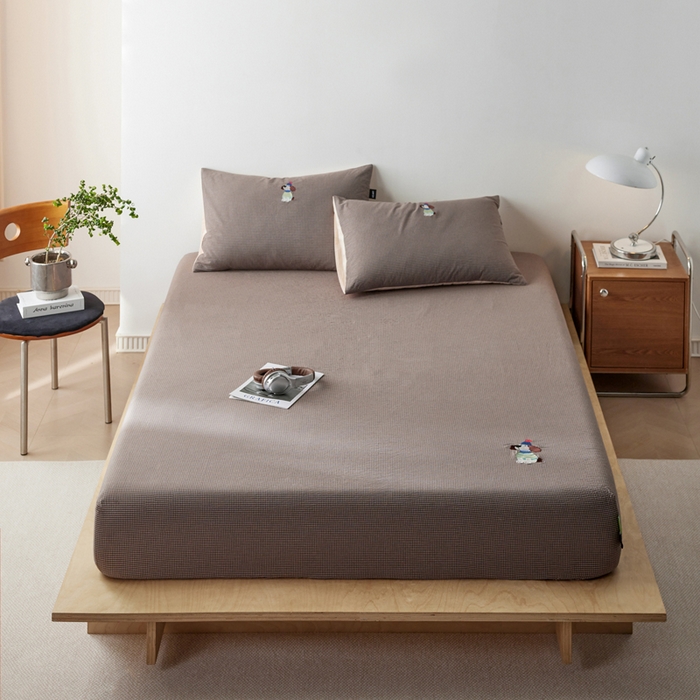 91家纺网 家纺一手货源 找家纺 卡姿家纺 2026春夏全棉色织水洗棉文艺时尚床笠三件套 床笠-小狗旺福