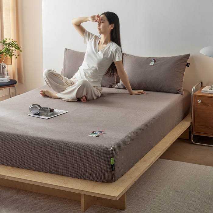 91家纺网 家纺一手货源 找家纺 卡姿家纺 2026春夏全棉色织水洗棉文艺时尚床笠三件套 床笠-小狗旺福