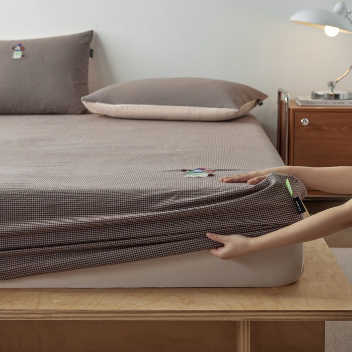 91家纺网 家纺一手货源 找家纺 卡姿家纺 2026春夏全棉色织水洗棉文艺时尚床笠三件套 床笠-小狗旺福