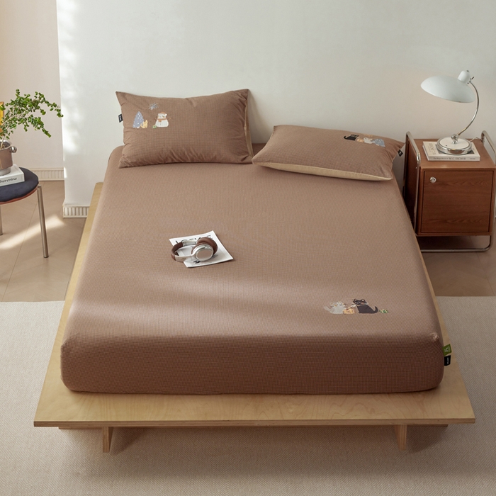 91家纺网 家纺一手货源 找家纺 卡姿家纺 2026春夏全棉色织水洗棉文艺时尚床笠三件套 床笠-猫咪礼物