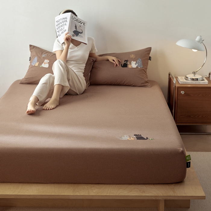 91家纺网 家纺一手货源 找家纺 卡姿家纺 2026春夏全棉色织水洗棉文艺时尚床笠三件套 床笠-猫咪礼物