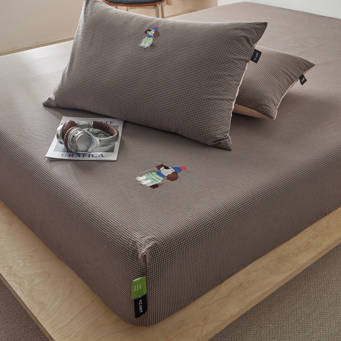 91家纺网 家纺一手货源 找家纺 卡姿家纺 2026春夏全棉色织水洗棉文艺时尚床笠三件套 床笠-小狗旺福