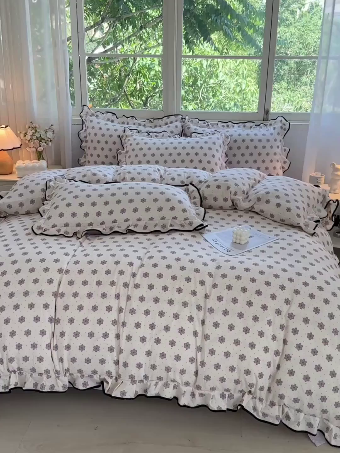 91家纺网 家纺一手货源 找家纺 绘萱家居 2026直播爆款云感皱皱纱双层纱皱皱棉花边四件套印花水洗棉 花禧-紫