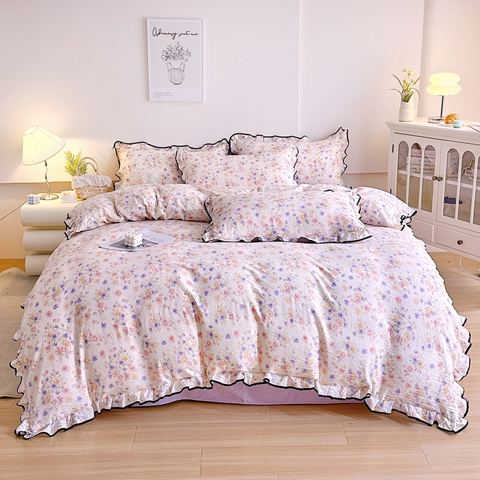 91家纺网 家纺一手货源 找家纺 绘萱家居 2026直播爆款云感皱皱纱双层纱皱皱棉花边四件套印花水洗棉 花遇