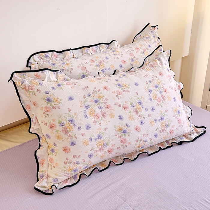 91家纺网 家纺一手货源 找家纺 绘萱家居 2026直播爆款云感皱皱纱双层纱皱皱棉花边四件套印花水洗棉 花遇