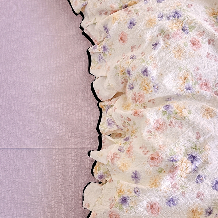 91家纺网 家纺一手货源 找家纺 绘萱家居 2026直播爆款云感皱皱纱双层纱皱皱棉花边四件套印花水洗棉 花遇