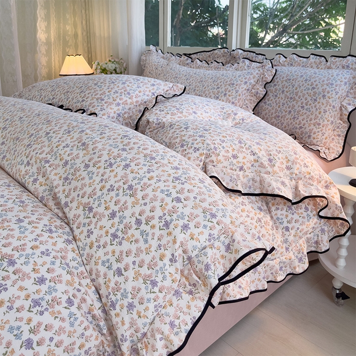 91家纺网 家纺一手货源 找家纺 绘萱家居 2026直播爆款云感皱皱纱双层纱皱皱棉花边四件套印花水洗棉 可颂