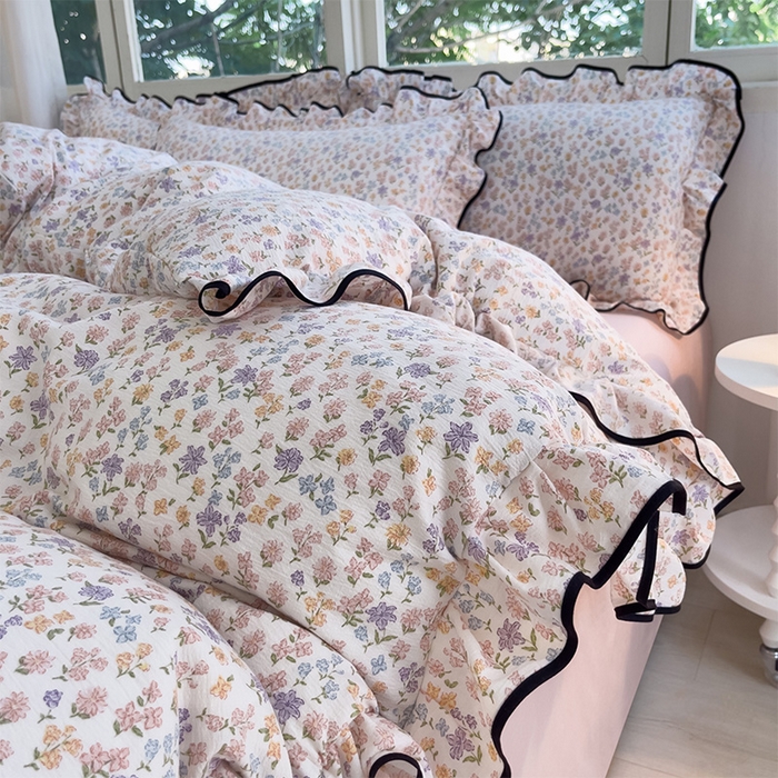 91家纺网 家纺一手货源 找家纺 绘萱家居 2026直播爆款云感皱皱纱双层纱皱皱棉花边四件套印花水洗棉 可颂