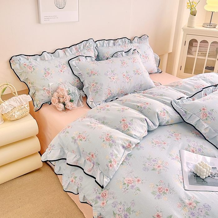 91家纺网 家纺一手货源 找家纺 绘萱家居 2026直播爆款云感皱皱纱双层纱皱皱棉花边四件套印花水洗棉 兰花情