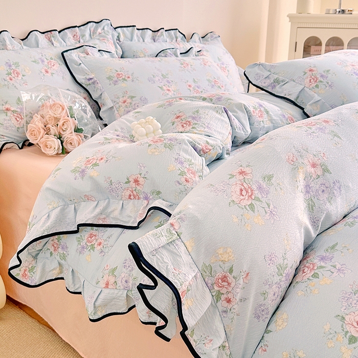 91家纺网 家纺一手货源 找家纺 绘萱家居 2026直播爆款云感皱皱纱双层纱皱皱棉花边四件套印花水洗棉 兰花情