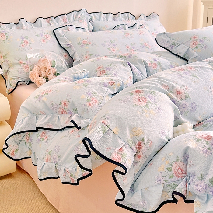 91家纺网 家纺一手货源 找家纺 绘萱家居 2026直播爆款云感皱皱纱双层纱皱皱棉花边四件套印花水洗棉 兰花情