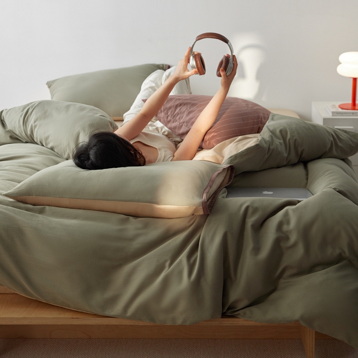 91家纺网 家纺一手货源 找家纺 卡姿家纺 2026春夏全棉人字纹小提花拼色系列四件套 人字纹韩绿