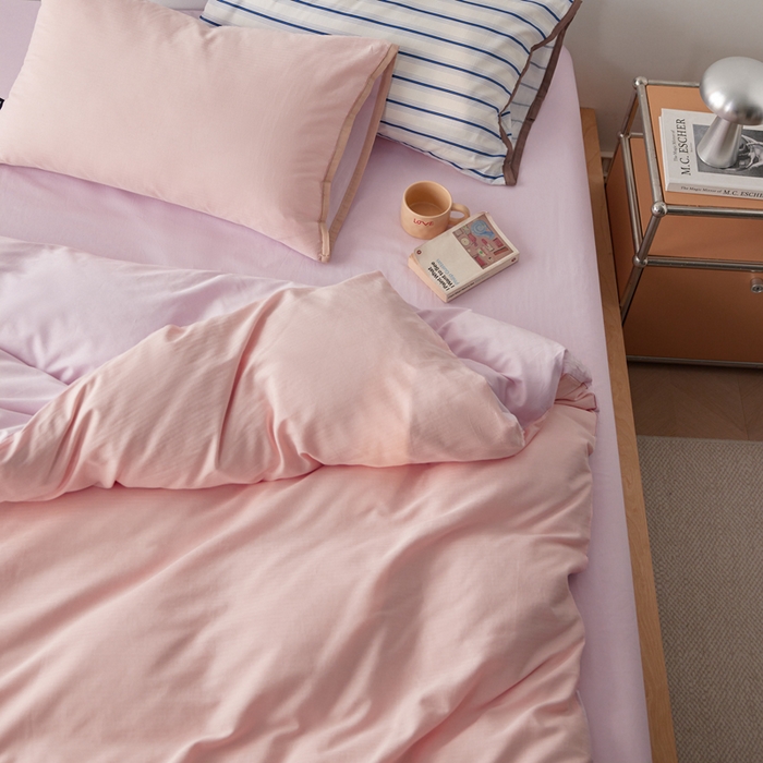 91家纺网 家纺一手货源 找家纺 卡姿家纺 2026春夏全棉人字纹小提花拼色系列四件套 人字纹山茶粉