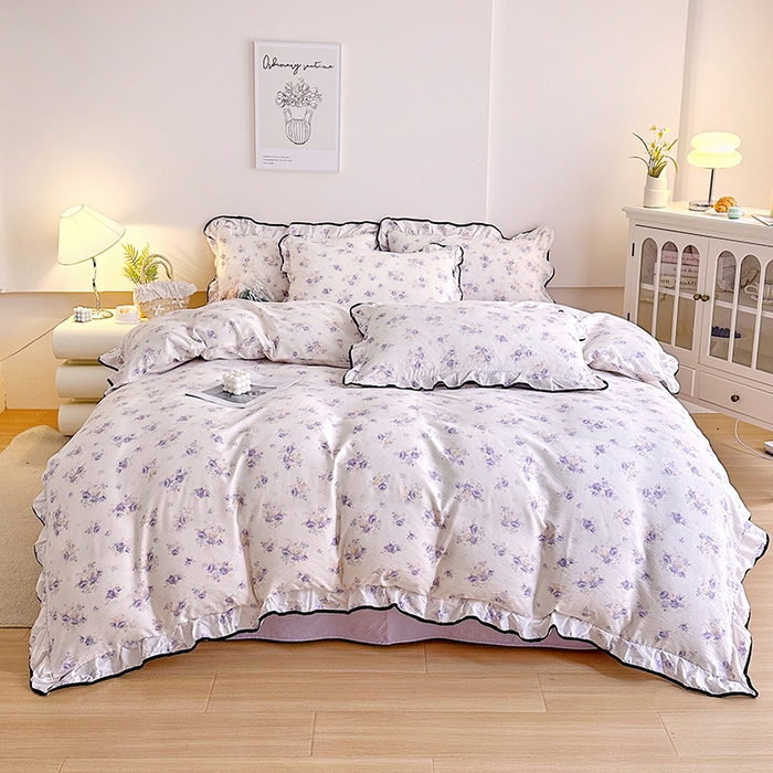 91家纺网 家纺一手货源 找家纺 绘萱家居 2026直播爆款云感皱皱纱双层纱皱皱棉花边四件套印花水洗棉 慕情