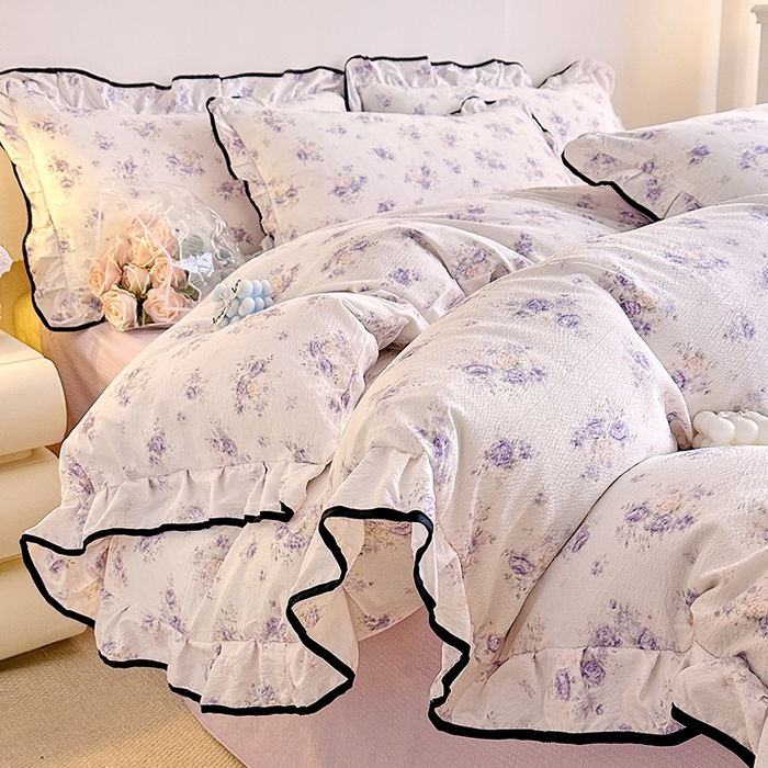 91家纺网 家纺一手货源 找家纺 绘萱家居 2026直播爆款云感皱皱纱双层纱皱皱棉花边四件套印花水洗棉 慕情