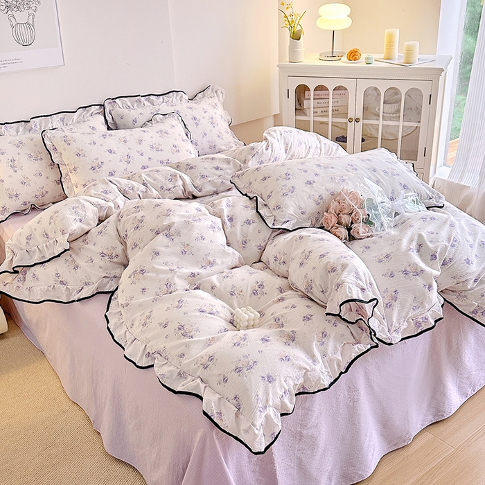 91家纺网 家纺一手货源 找家纺 绘萱家居 2026直播爆款云感皱皱纱双层纱皱皱棉花边四件套印花水洗棉 慕情