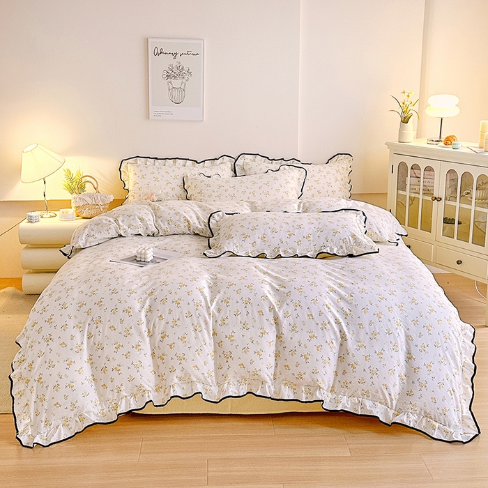 91家纺网 家纺一手货源 找家纺 绘萱家居 2026直播爆款云感皱皱纱双层纱皱皱棉花边四件套印花水洗棉 奶芙小黄花