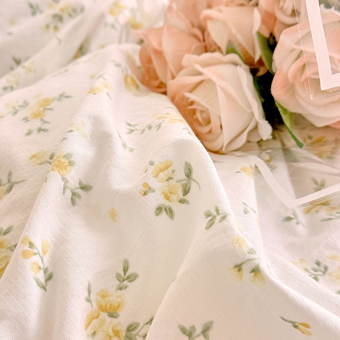 91家纺网 家纺一手货源 找家纺 绘萱家居 2026直播爆款云感皱皱纱双层纱皱皱棉花边四件套印花水洗棉 奶芙小黄花