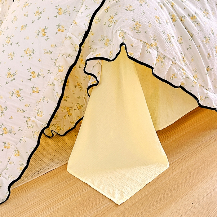 91家纺网 家纺一手货源 找家纺 绘萱家居 2026直播爆款云感皱皱纱双层纱皱皱棉花边四件套印花水洗棉 奶芙小黄花