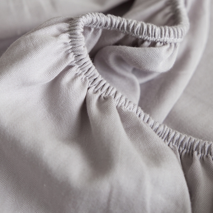 91家纺网 家纺一手货源 找家纺 卡姿家纺 2026春夏全棉人字纹小提花单品-床笠三件套 床笠-经典灰